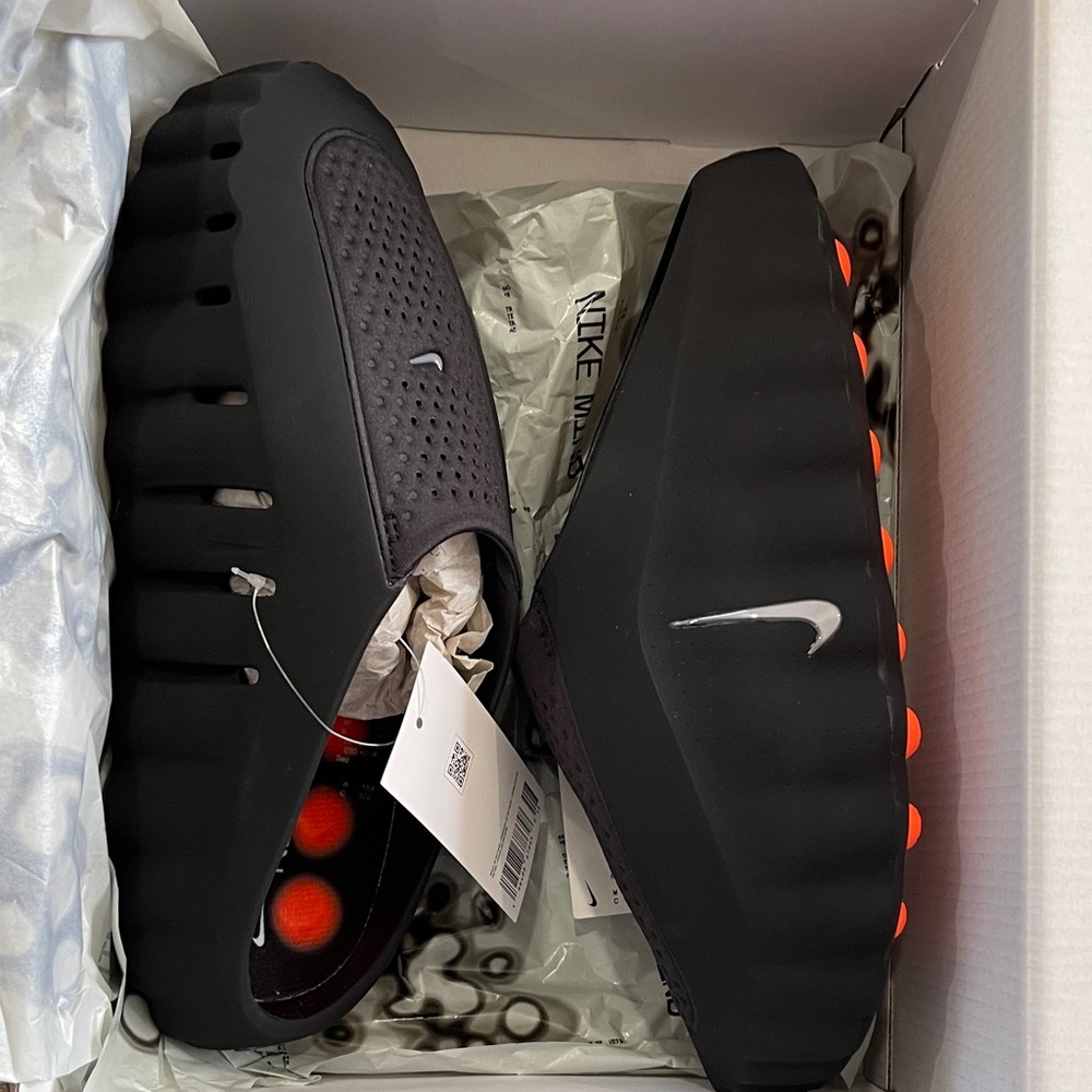 Nike Mind BRAND NEW Black Slides.